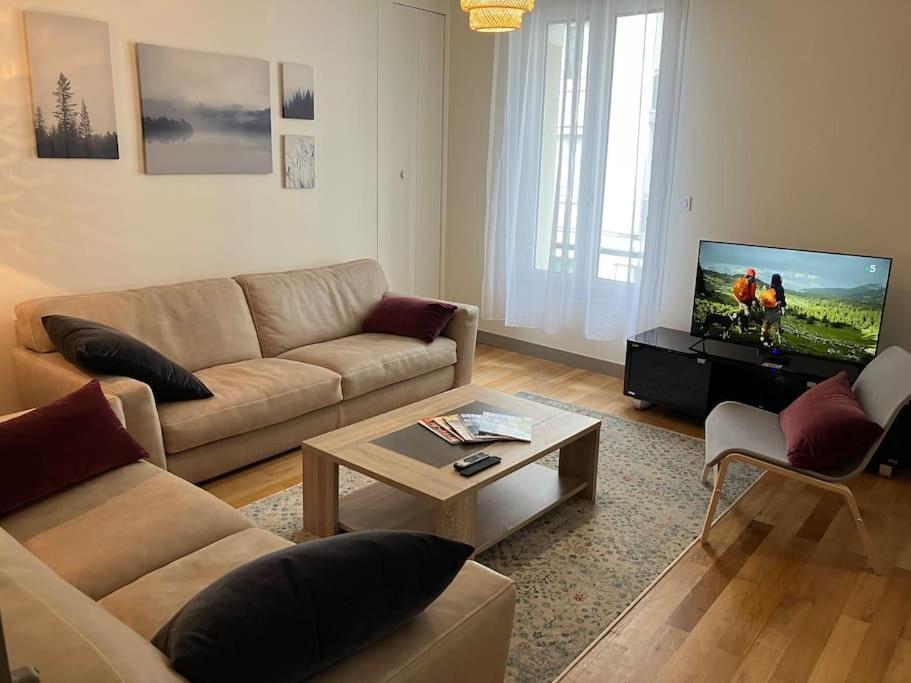 Appartement Spacieux En Centre Ville Vendome Bagian luar foto