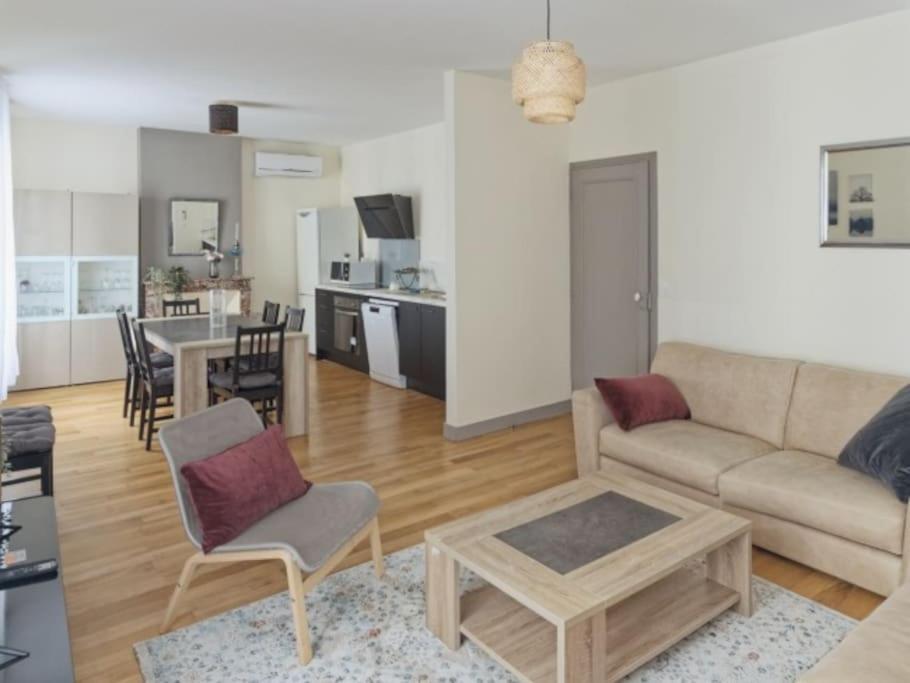 Appartement Spacieux En Centre Ville Vendome Bagian luar foto